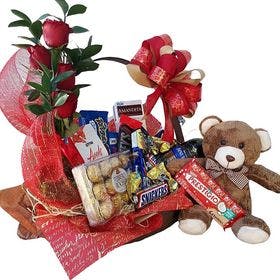 cesta romântica de chocolate com rosas  e pelúcia
