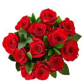Buquê 12 rosas vermelhas com folhagem